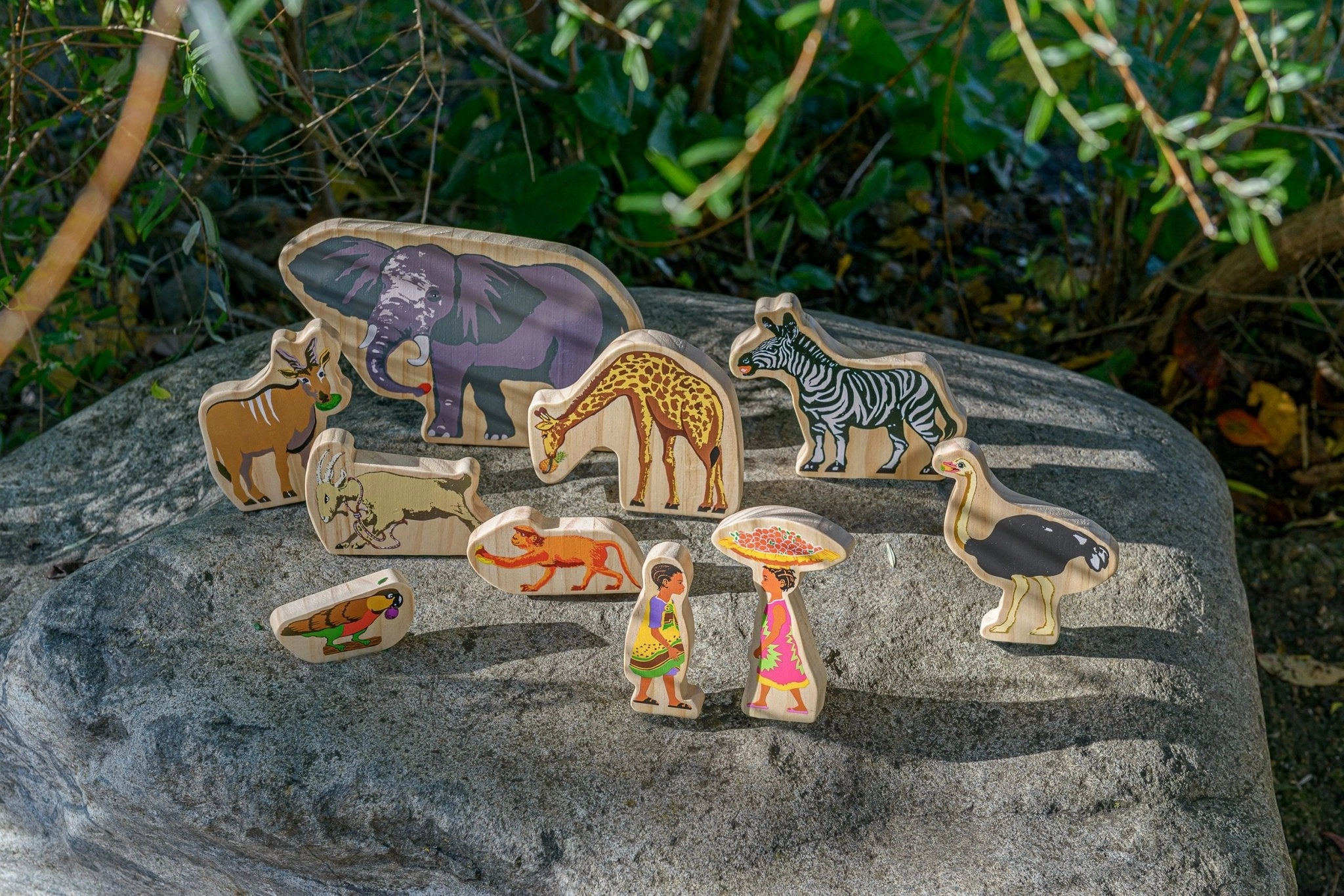 Smart device Community Helper Yellow Door Handa's Surprise Wooden Characters